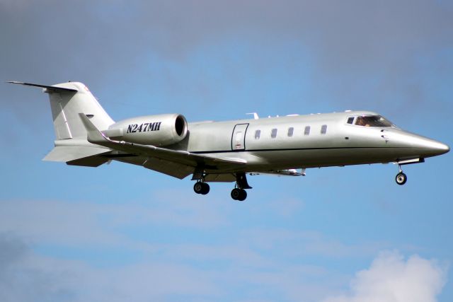 Learjet 60 (N247MH) - On final approach for rwy 7 on 2-Nov-16 on a round trip from KFXE.