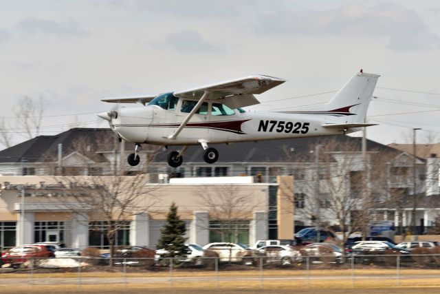 Cessna Skyhawk (N75925) - Runway 19 on 02-25-21