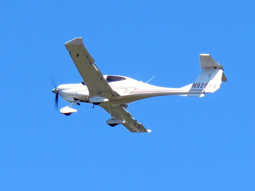 Diamond Star (N920PA) - Take off runway 26.