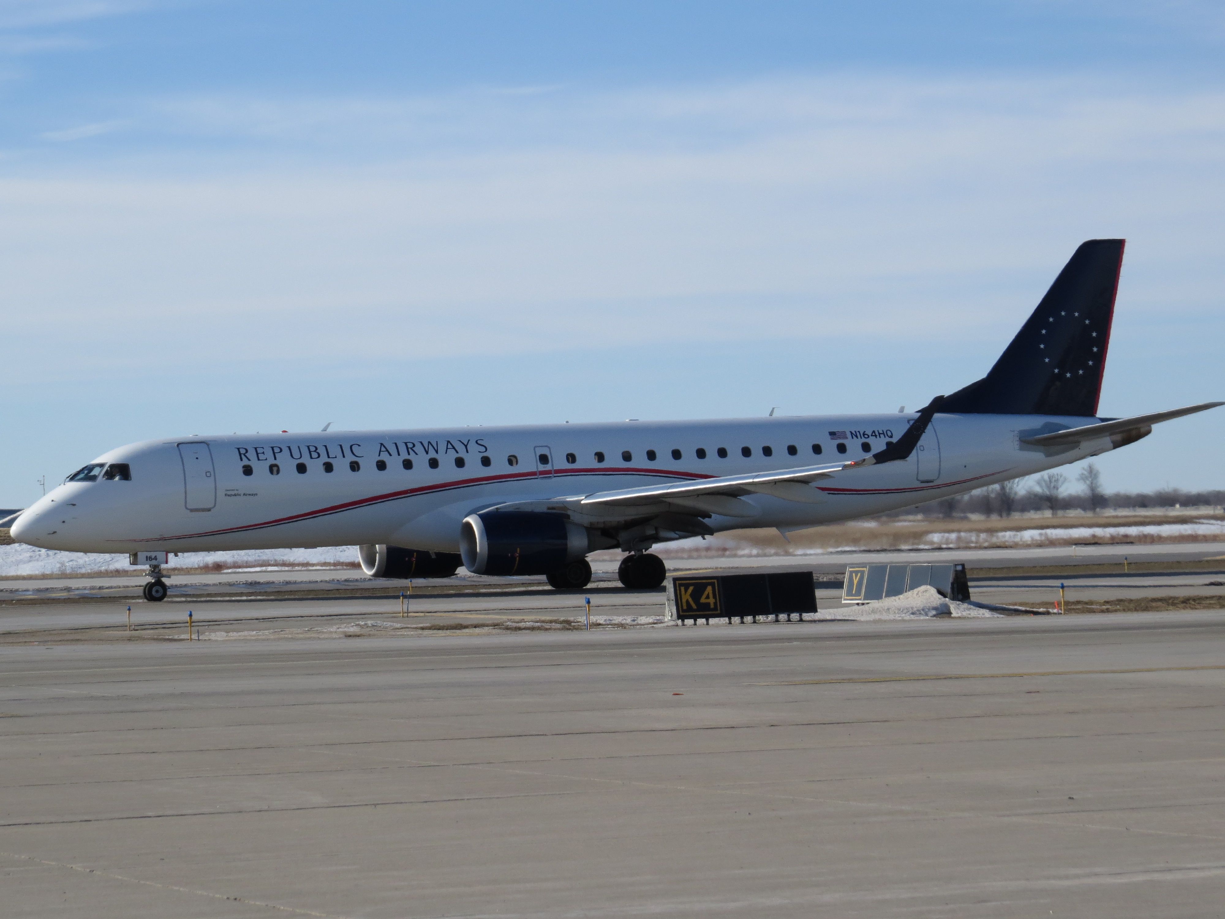 Embraer ERJ-190 (N164HQ)