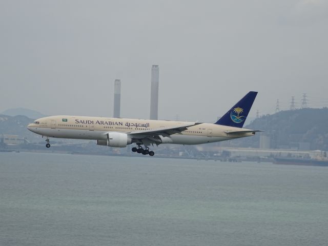 Boeing 777-200 (HZ-AKF)