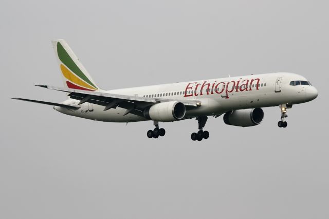 BOEING 767-300 (ET-AMT)