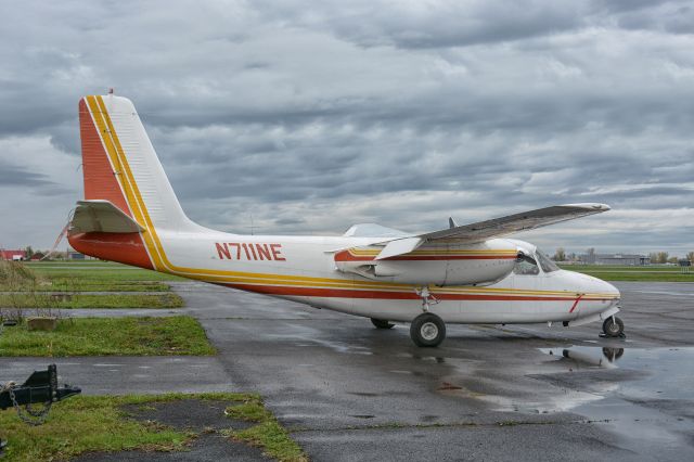 Aero Commander 500 (N711NE)