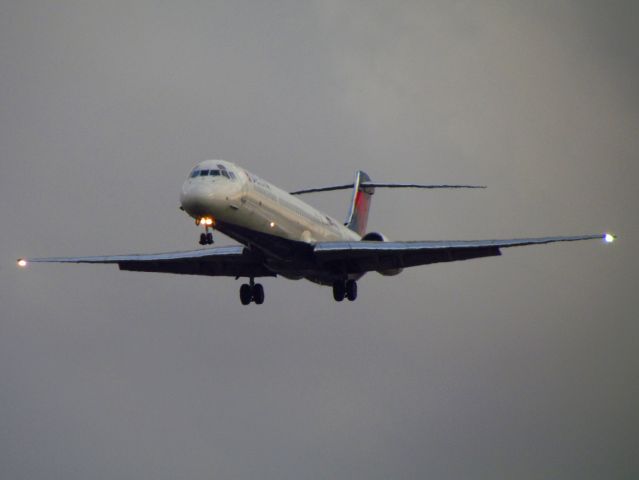 McDonnell Douglas MD-88 (N941DL)