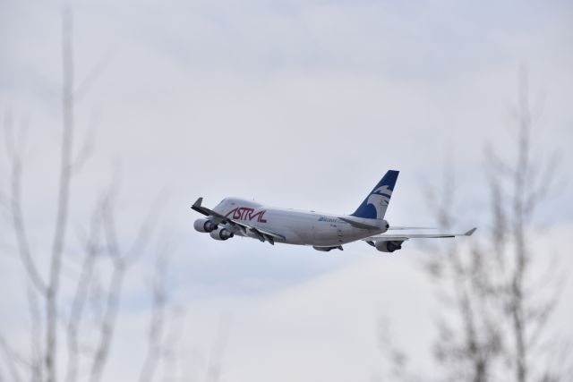 Boeing 747-200 (TF-AMU) - Off runway 08.