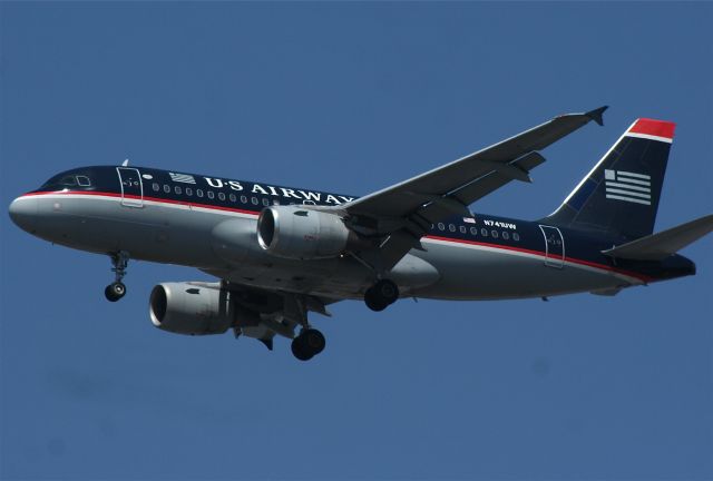 Airbus A319 (N741UW)