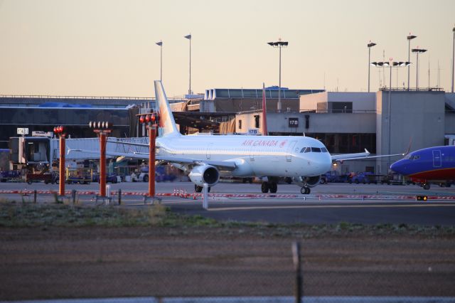 Airbus A321 (C-FGKN)