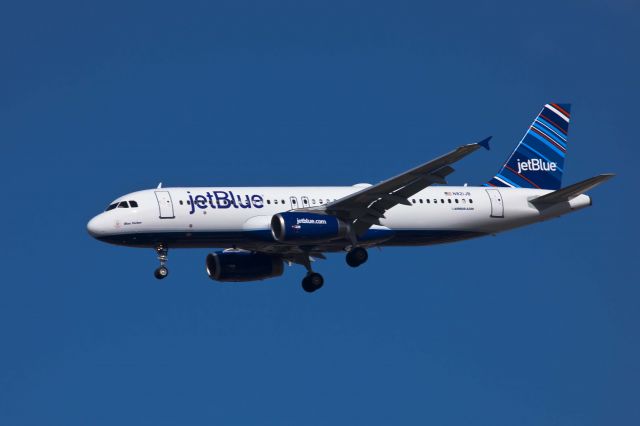 Airbus A320 (N821JB) - LAX