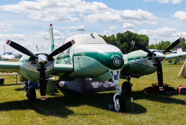 Beechcraft Twin Bonanza (N225TW)