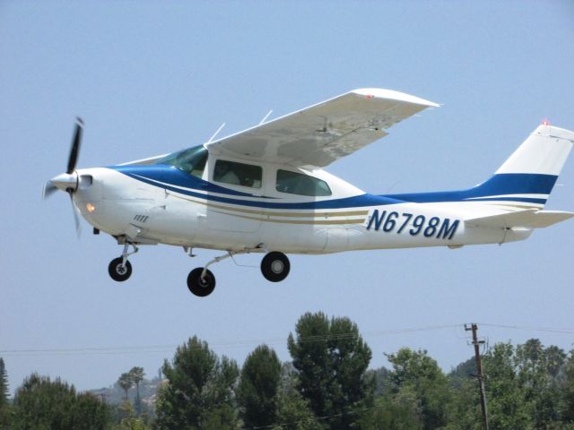 Cessna Centurion (N6798M) - Taking off from RWY 24