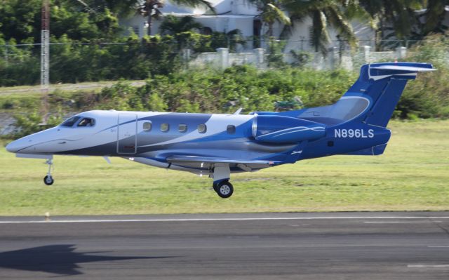 Embraer Phenom 300 (N896LS)