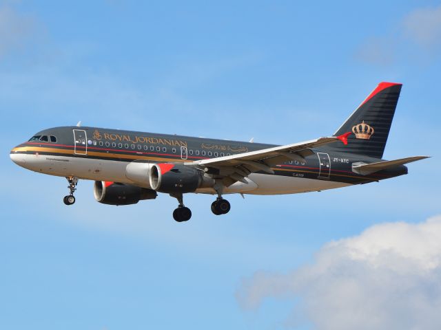 Airbus A319 (JY-AYC)