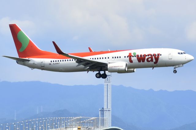 Boeing 737-800 (HL8067)