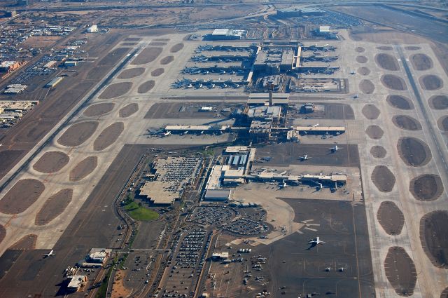 KPHX — - Phoenix, AZ, Sky Harbor International (KPHX) as seen from the west bravo transition at 3,500 feet.