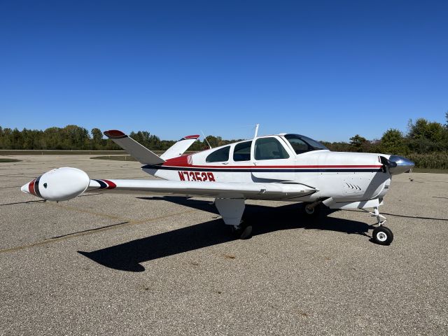 Beechcraft 35 Bonanza (N7352B)