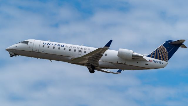 Canadair Regional Jet CRJ-200 (N901EV) - 4/7/19