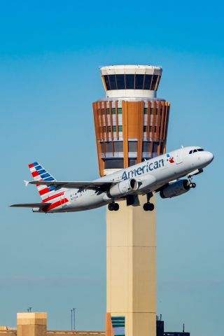 Airbus A320 (N673AW) - An American Airlines A320 taking off from PHX on 2/1/23. Taken with a Canon R7 and Tamron 70-200 G2 lens.