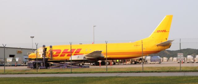 BOEING 737-400 (N306GT) - 6/14/23 at the cargo terminal Omaha