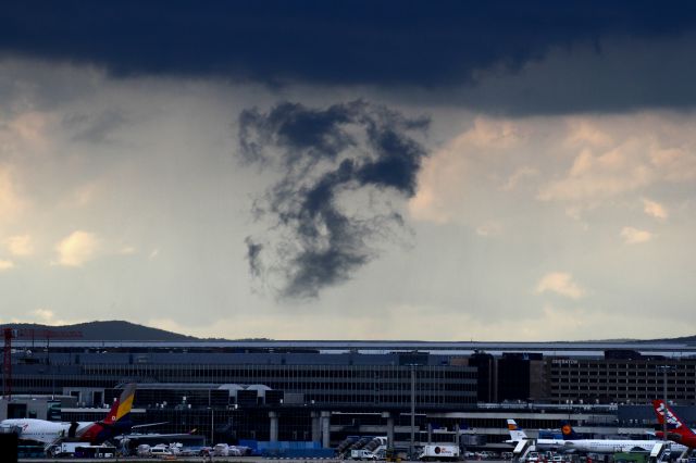 — — - the first two turnings of a little tornado over terminal 1 in frankfurt 2011