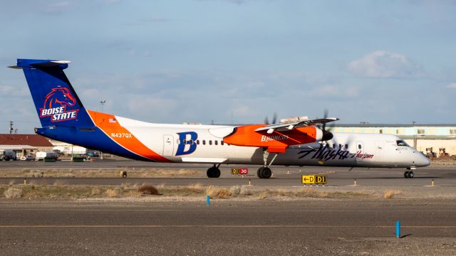 de Havilland Dash 8-400 (N437QX) - BSU Q400 taxis to 30 at PSC