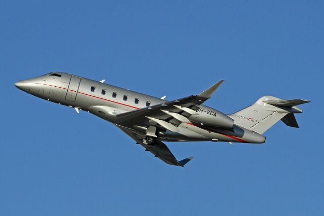Canadair Challenger 350 (9H-VCA)