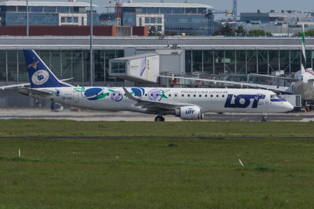 EMBRAER 195 (SP-LNC) - EPWA SPOTTING