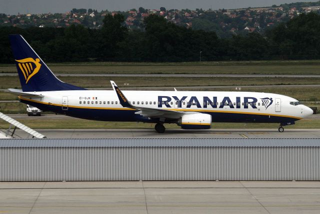 Boeing 737-800 (EI-GJK) - Taxiing onto stand on 6-Jul-18 operating flight RYR5024 from LIRP.