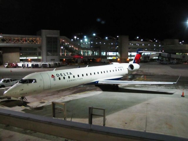 Canadair Regional Jet CRJ-700 (N641CA)