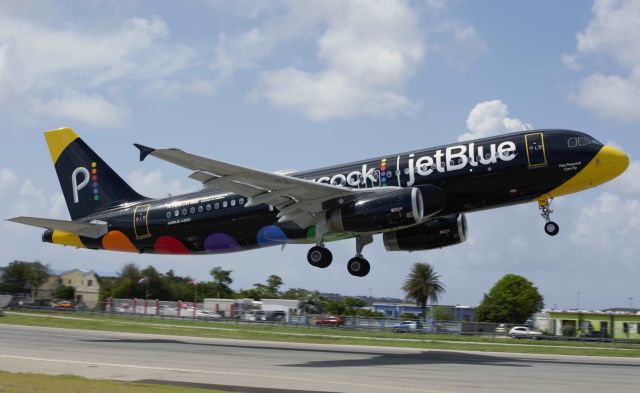 Airbus A320 (N706JB)