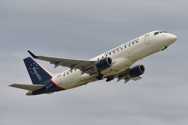 Embraer 175 (N401YX) - 23L 05-02-25