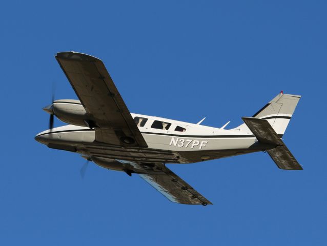 Piper Seneca (N37PF)