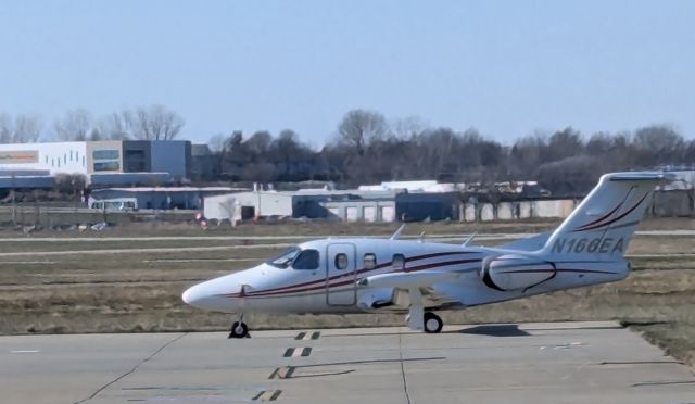Eclipse 500 (N166EA)