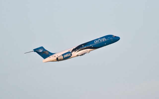 — — - Airtran B717 with Orlando Magic NBA team livery