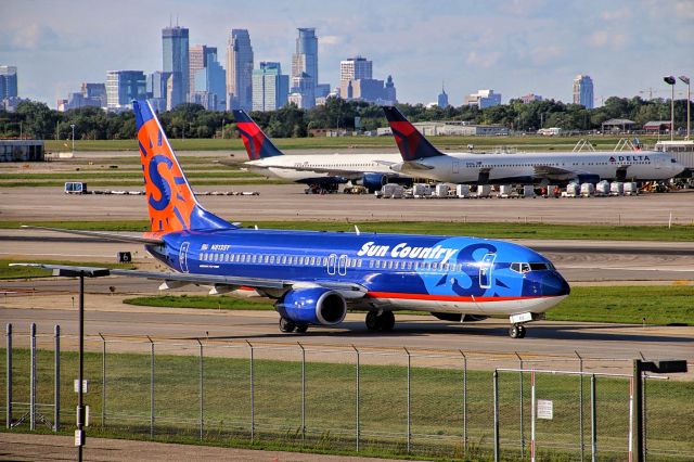 Boeing 737-800 (N813SY) - Taken 9/1/14 by Erica Eide.