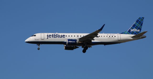 Embraer ERJ-190 (N178JB) - On final is this 2005 jetBlue Embraer ERJ-190AR in the Winter of 2020.