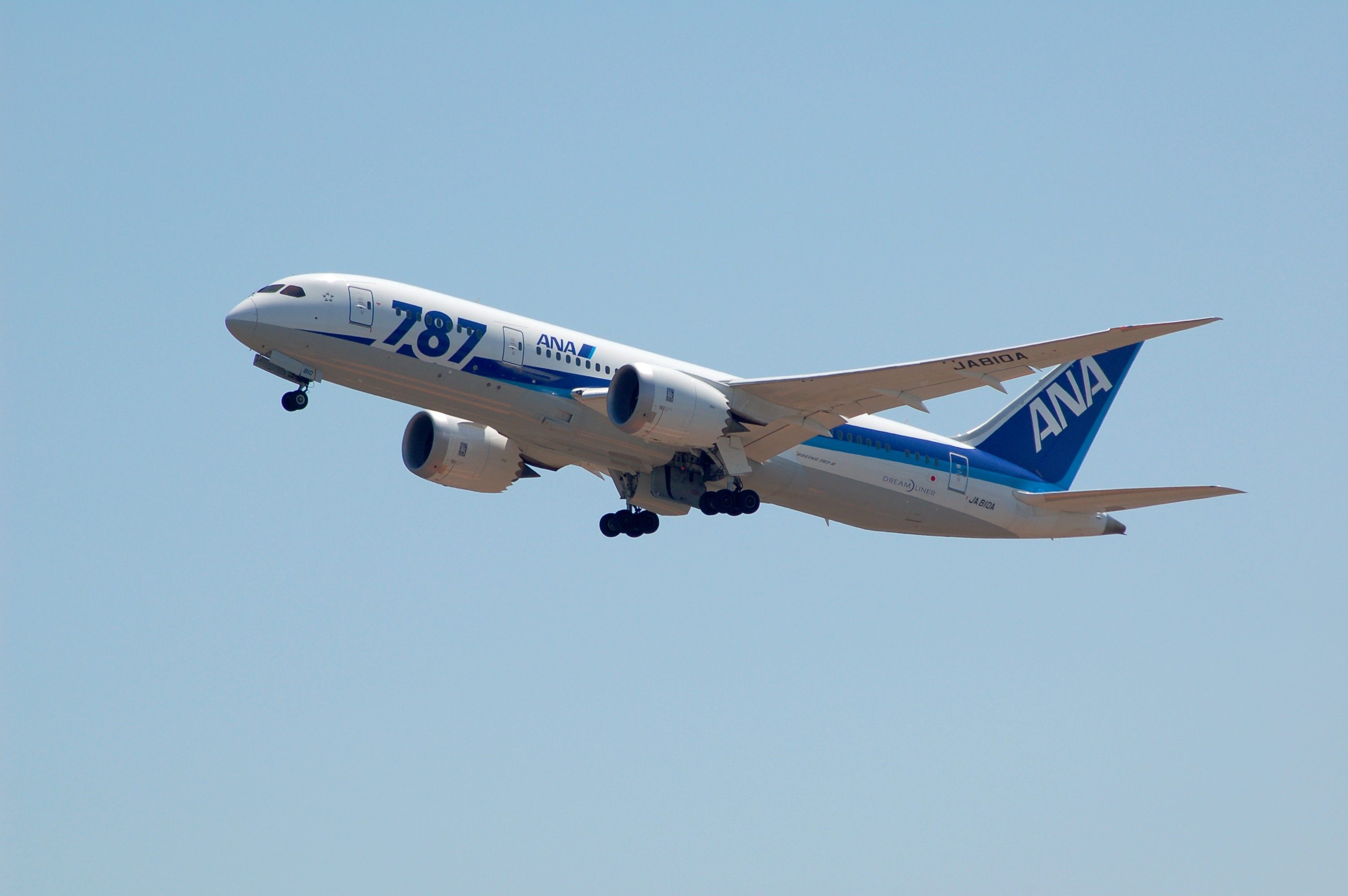 Boeing 787-8 (JA810A) - Boeing 787-881 c/n 34506/48 ANA resumed Boeing 787 Dreamliner flights Skills training of pilot began. May 17 2013 at RJCC
