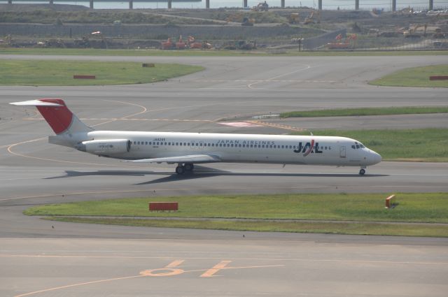 McDonnell Douglas MD-81 (BON8295) - Taxi at Haneda Intl Airport on 2008/10/4