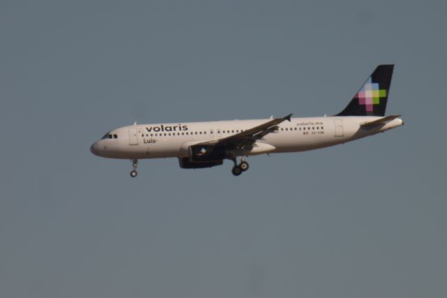 Airbus A320 (XA-VOM)