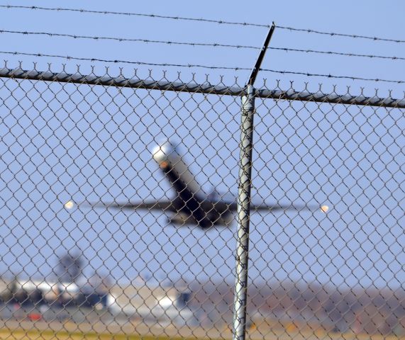 McDonnell Douglas MD-90 (N907DA) - I hate auto focus sometimes. 