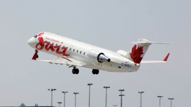 Canadair Regional Jet CRJ-200 (C-GKEJ)