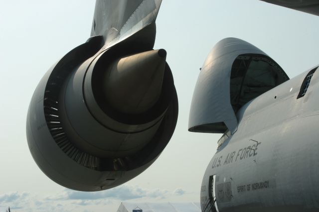 — — - C-5 M Galaxy TF-39 Turbofan Engine at EAA 2009