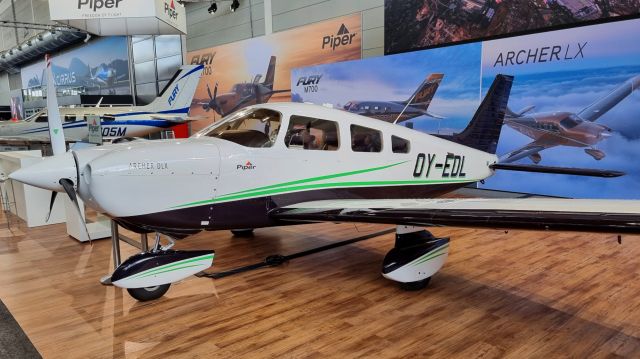 Piper Cherokee (OY-EDL) - Piper PA-28 Archer DLX 