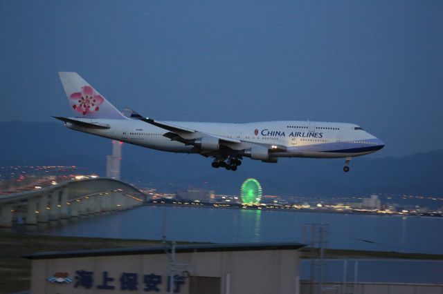 Boeing 747-400 (N168CL)