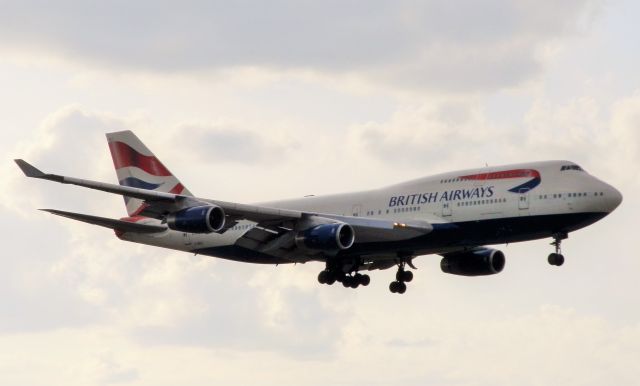 Boeing 747-400 (G-BNLY)