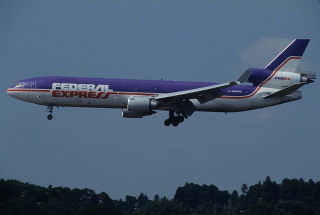 Boeing MD-11 (N602FE) - Final Approach to Narita Intl Airport Rwy34L on 1995/08/26