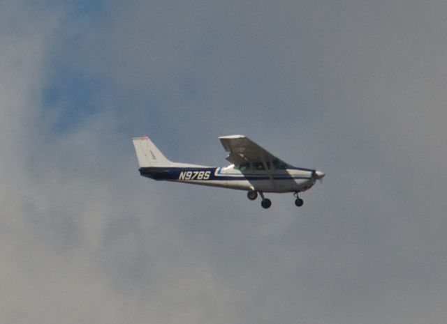 Cessna Skyhawk (N97BS) - Cross wind from 27 at Carson City