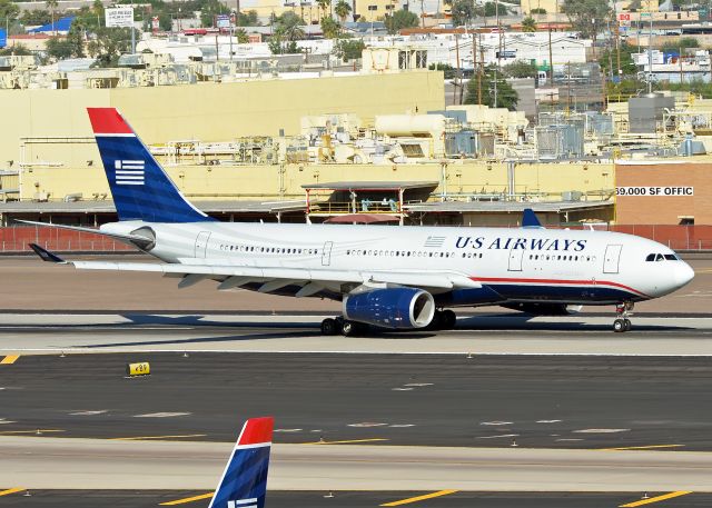 Airbus A330-300 (N283AY)