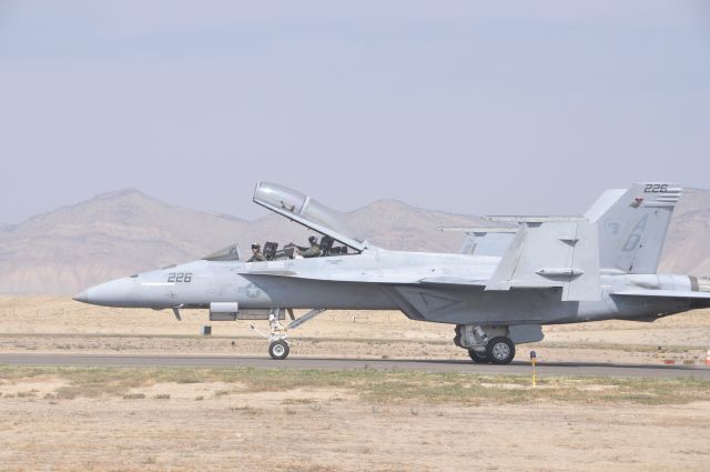 McDonnell Douglas FA-18 Hornet —