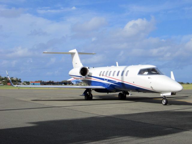 Learjet 40 (N442FX)