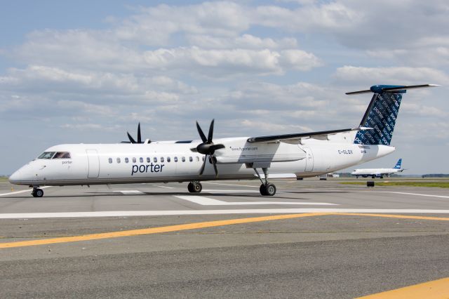 de Havilland Dash 8-400 (C-GLQX)